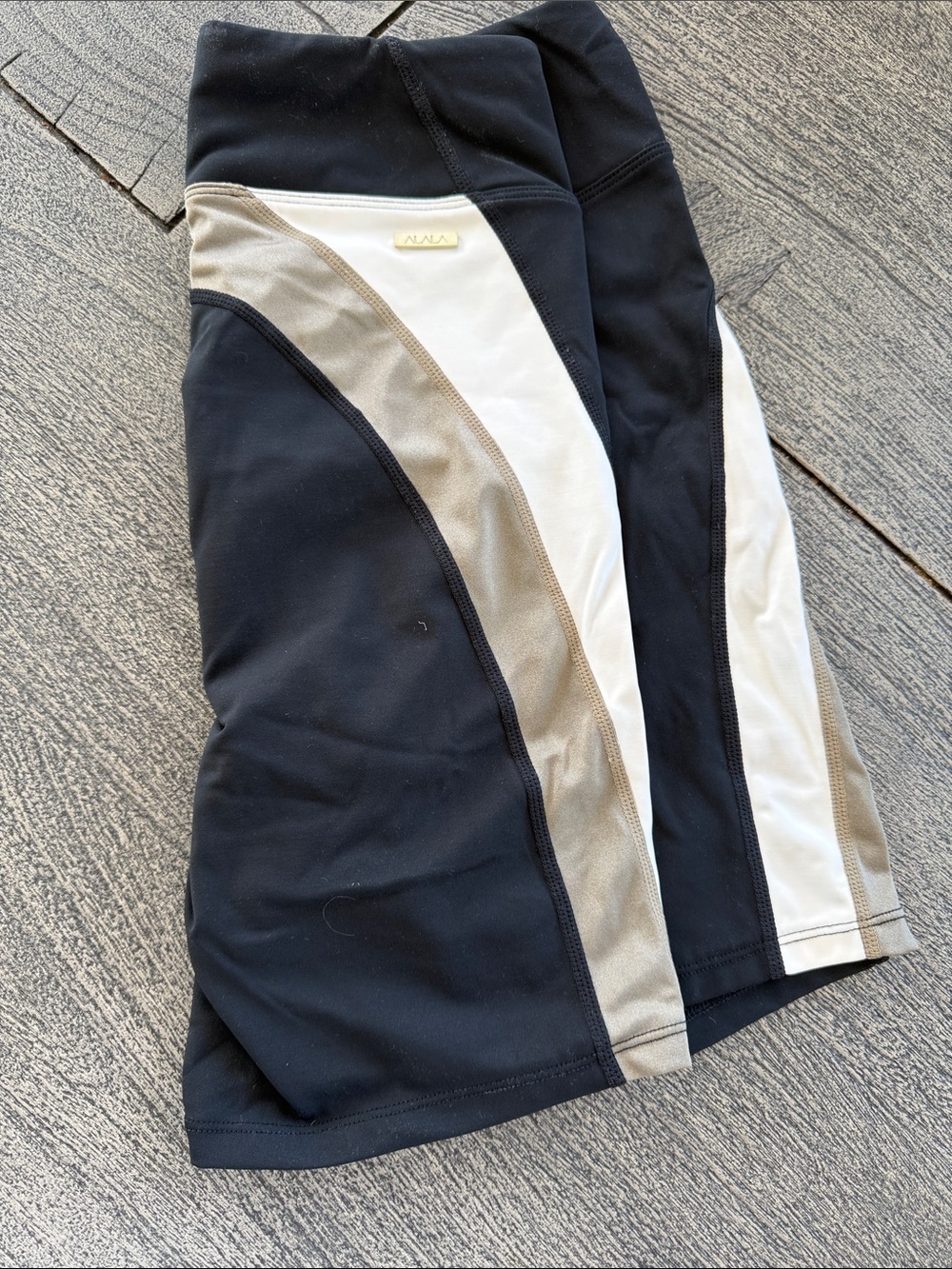 ALALA Colorblock Biker Shorts – Size Small